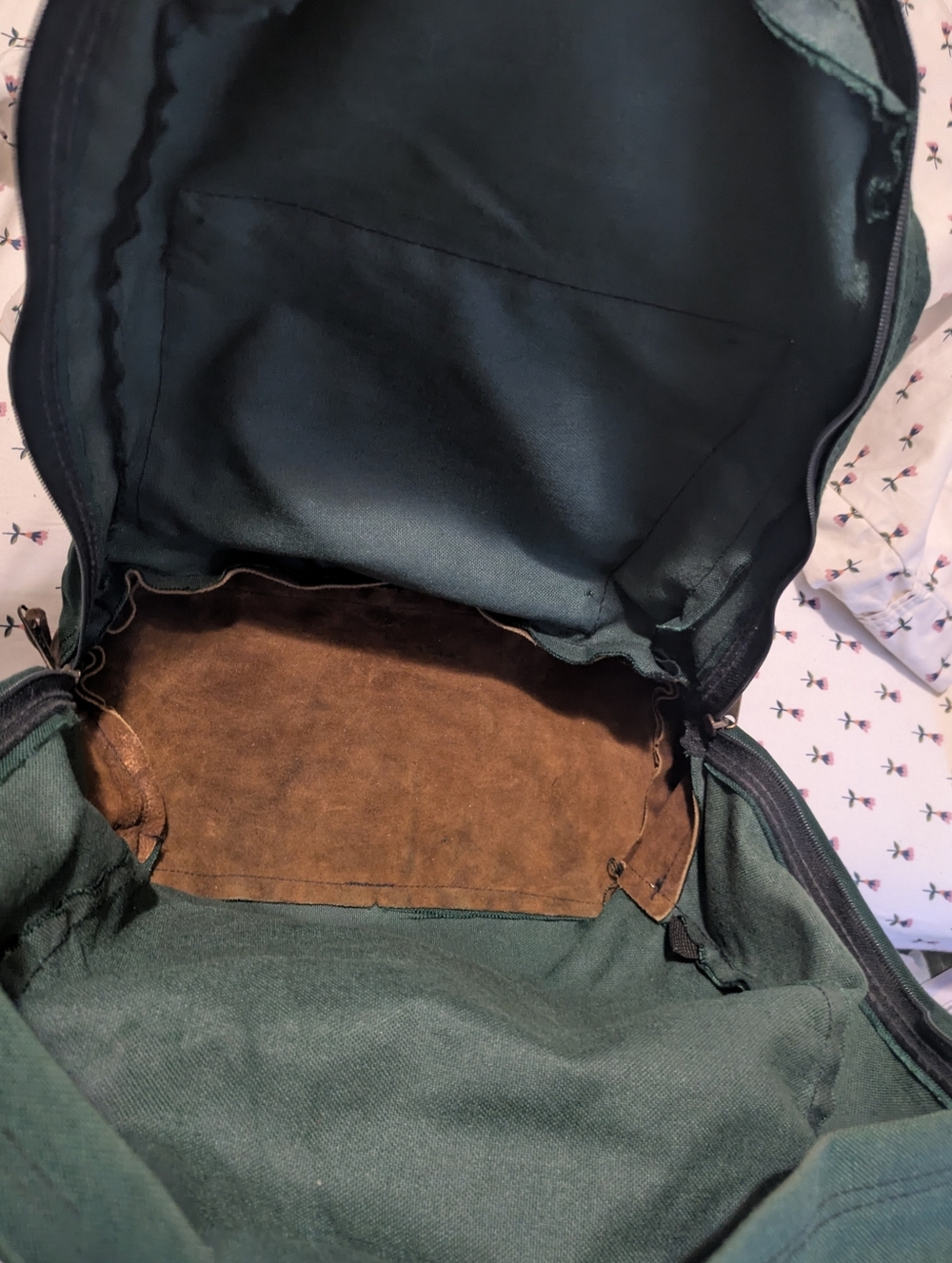 Jansport vintage backpack dark green with genuine leather bottom - Picture 3 of 5